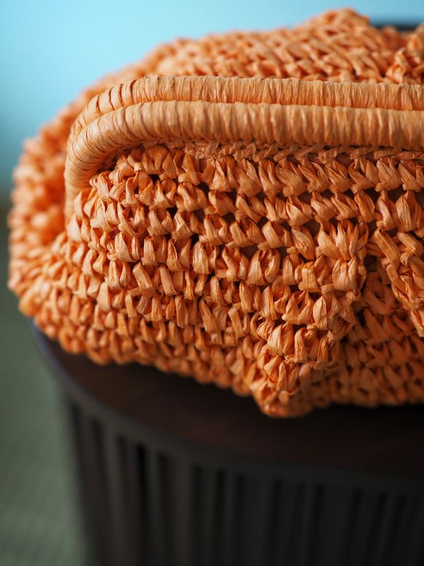 Raffia pouch-veske oransje