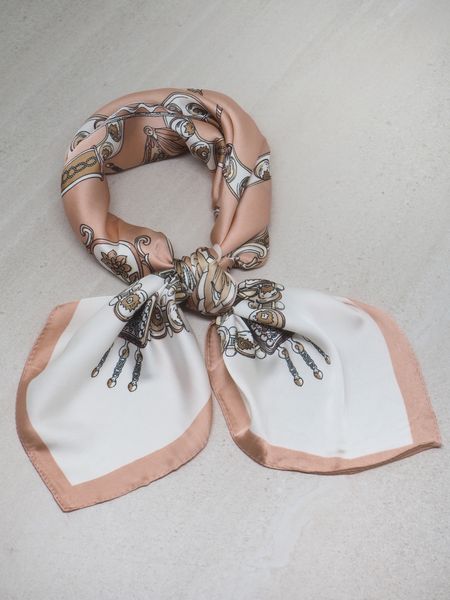 Hovedbilde Satengskjerf gammelrosa og off-white