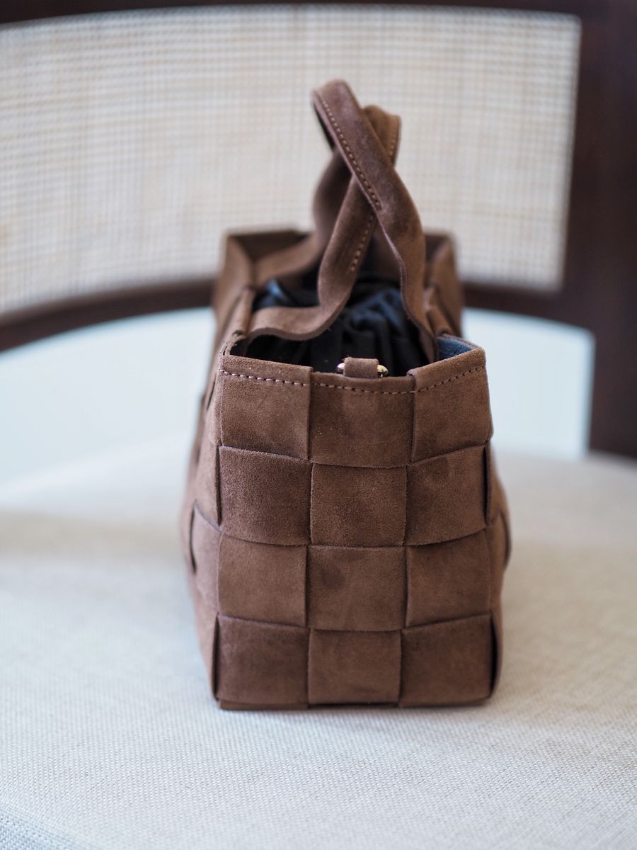 Flettet semsket skinnveske brun