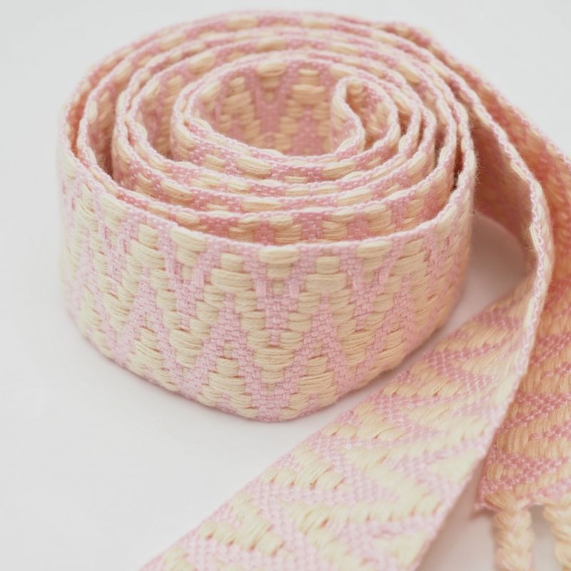 Knytebelte med broderi rosa og beige