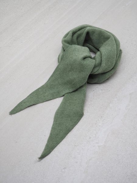 Hovedbilde Ullskjerf trekant olivengrønn små