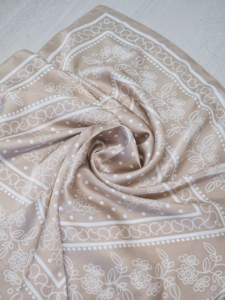 Hovedbilde Satengskjerf beige og hvit