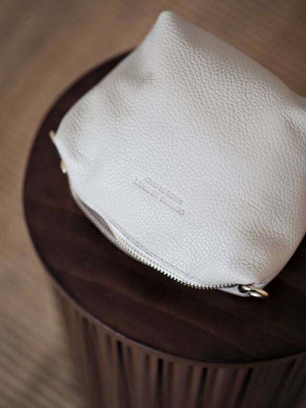 Bøtteveske glatt skinn off-white