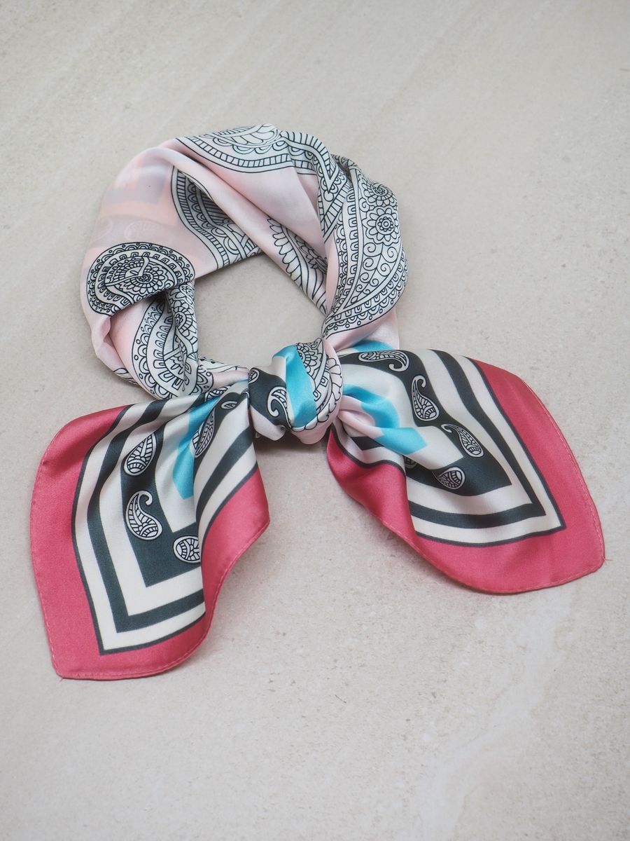 Satengskjerf pastellfarger