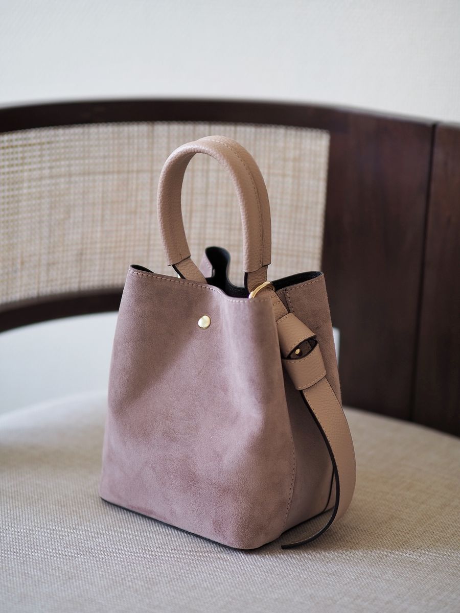 Bøtteveske semsket skinn nude