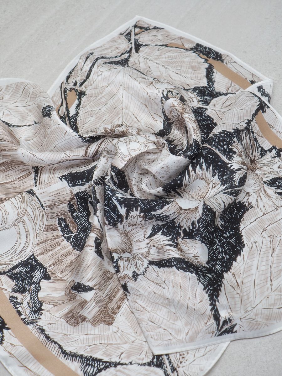 7DAYS silkeskjerf mini beige og svart