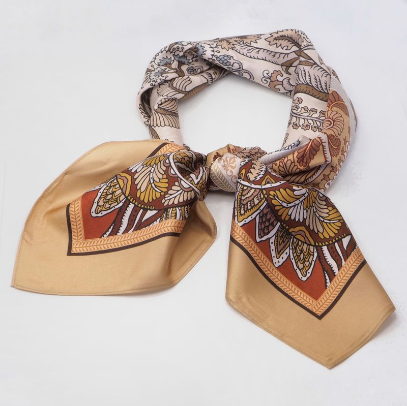 Silkeskjerf 7DAYS stort cognac og beige 