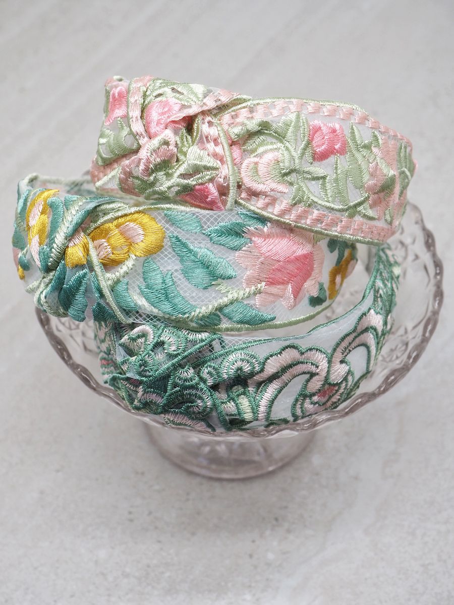 Hårbøyle brodert rosa og grønn