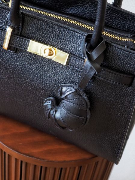 Hovedbilde Veskepynt croissant svart