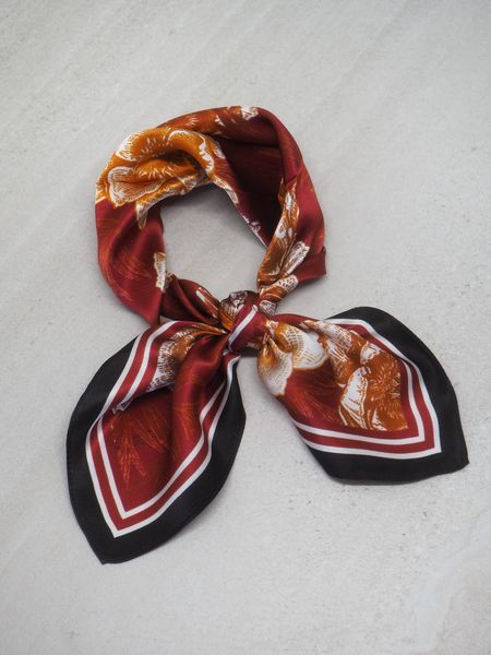 Hovedbilde 7DAYS silkeskjerf mini bordeaux og svart