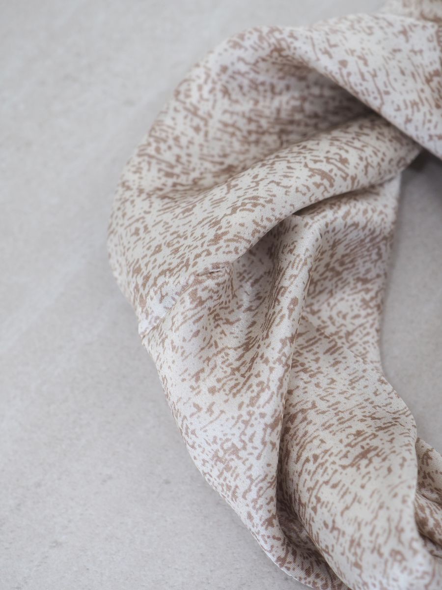 Silkeskjerf ekte silke beige og off-white
