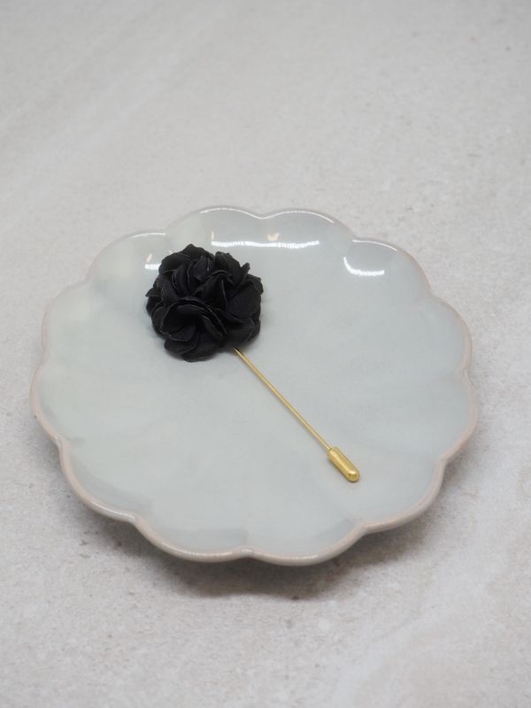 Rose pin svart