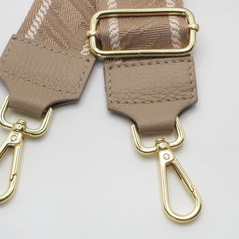 Veskestropp med houndstooth mønster med skinndetaljer lysetaupe