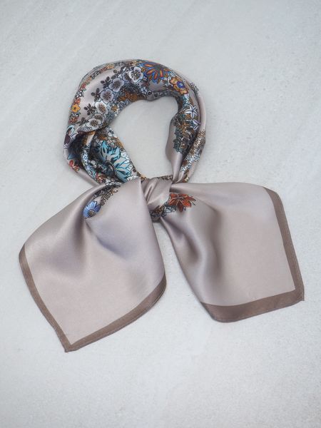 Hovedbilde Silkeskjerf 100% beige fargetoner