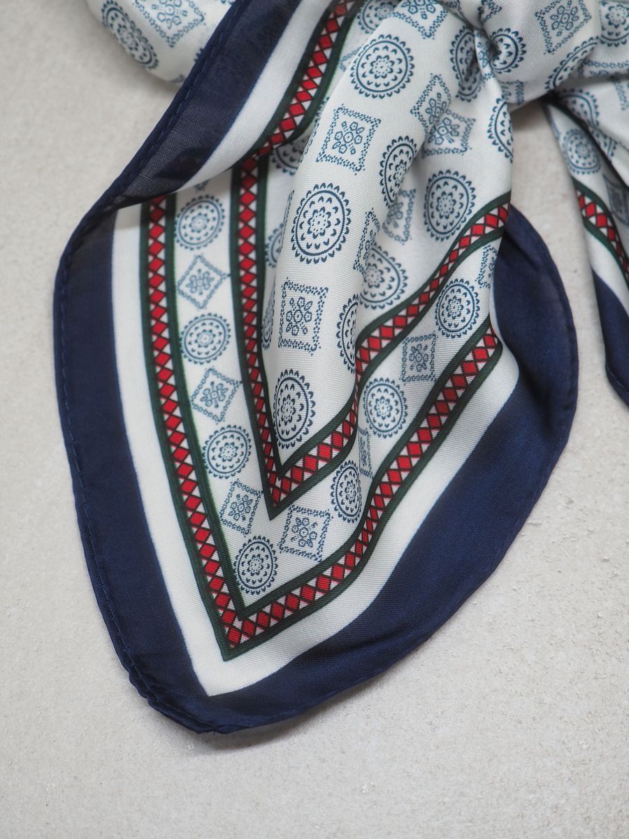 Satengskjerf blåmønster 