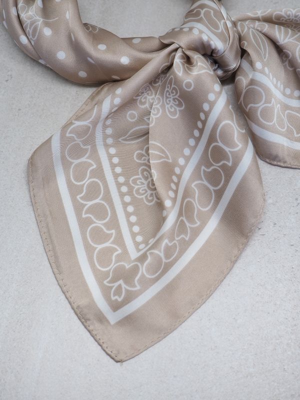 Satengskjerf beige og hvit