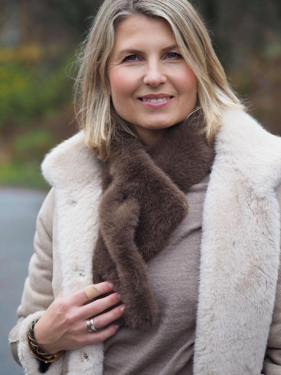 Fuskepels skjerf brun