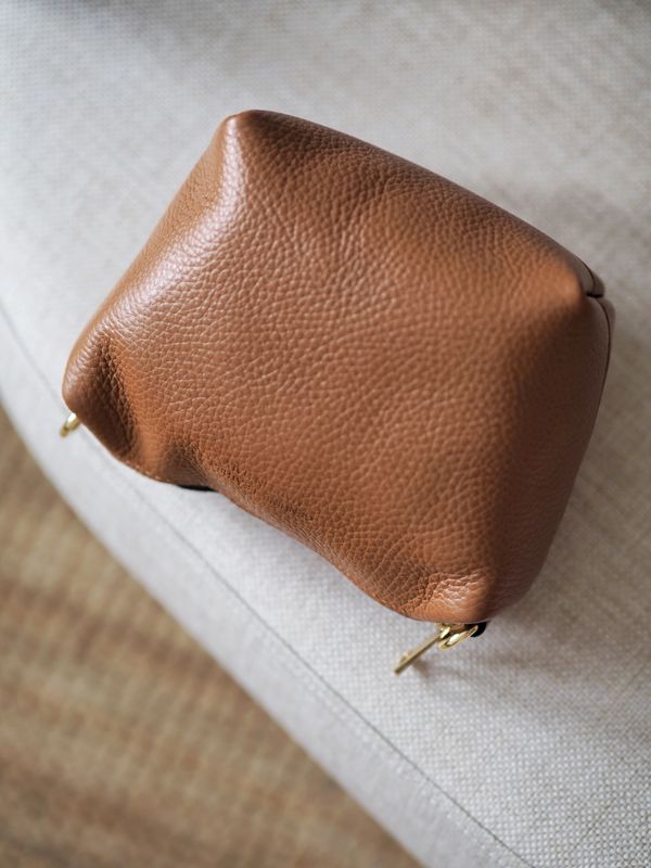 Bøtteveske semsket skinn camel