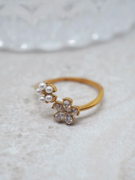 Hovedbilde 7DAYS ring  med blomster stål gullfarget