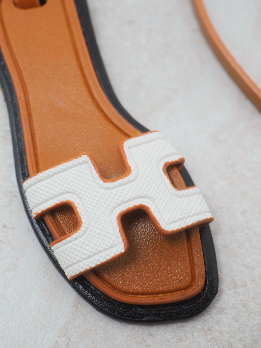 Veskepynt sandal hvit