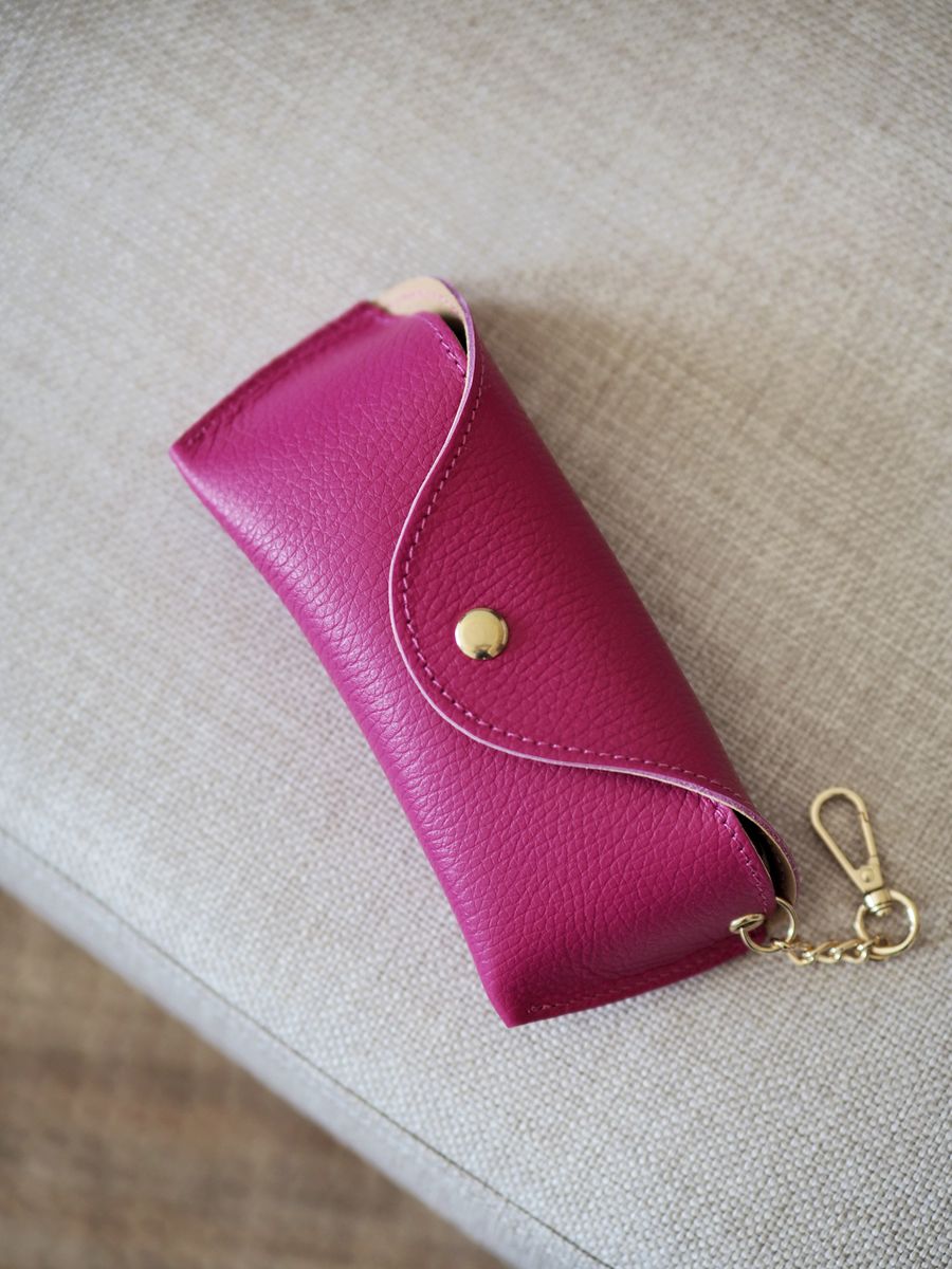 Skinn brilleetui fuksia