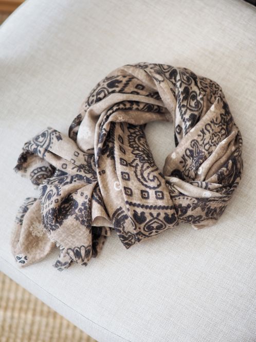 Hovedbilde Avlangt skjerf beige