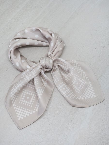 Hovedbilde Satengskjerf lysetaupe