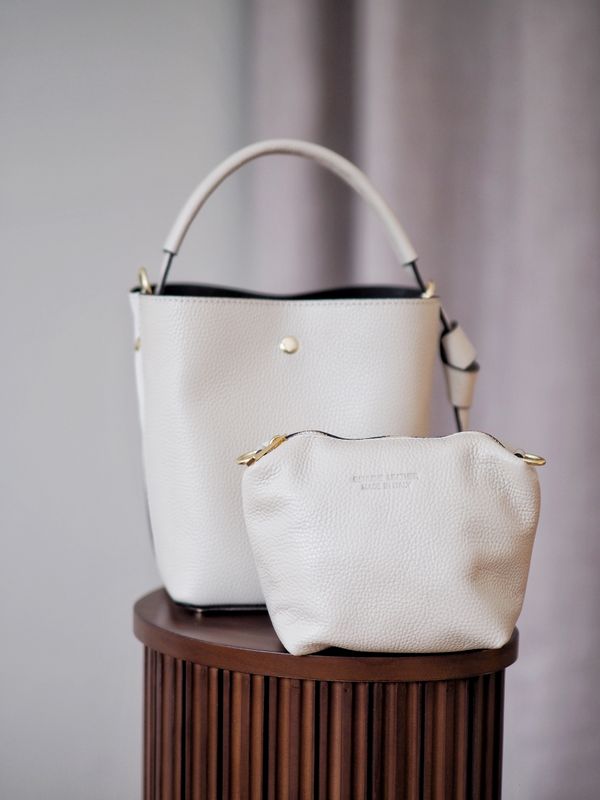 Bøtteveske glatt skinn off-white