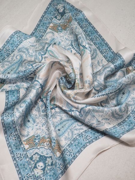 Hovedbilde 7DAYS silkeskjerf mini lyseblå og off-white